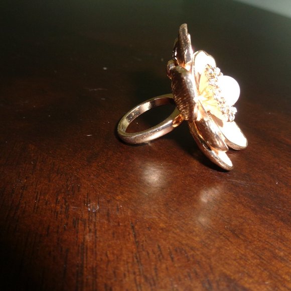 Flower ring-costume jewelry - Picture 3 of 9